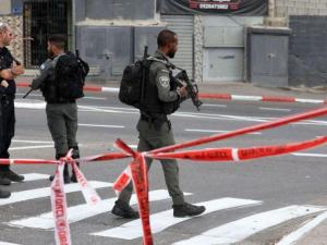 الاحتلال يواصل إغلاق حاجز مخيم شعفاط شمال شرق القدس