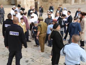 مستوطنون يقتحمون الأقصى تحت حراسة كبيرة ومشددة