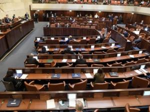الكنيست تصادق بالقراءات الثانية والثالثة على "القانون النرويجي"