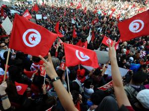 تونس: نواب من الحزب الذي يقوده السبسي يهددون بالاستقالة