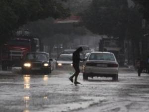 يشهد طقس فلسطين اليوم الأحد 22/12/2019، استقراراً على حالته حيث لم تتغير درجات الحرارة، فيما يكون الجو بارداً نسبياً في ساعات الليل.  أما الرياح فتكون جنوبية شرقية الى شمالية شرقية خفيفة الى معتدلة السرعة تنشط احيانا والبحر خفيف ارتفاع الموج .     وغداً الاثنين، يكون الجو غائماً جزئياً إلى صاف ولا يطرأ تغير يذكر على درجات الحرارة حيث يستمر الجو بارداً نسبياً الى بارد، والرياح  جنوبية شرقية الى جنوبية غربية خفيفة الى معتدلة السرعة تنشط في ساعات المساء والليل وتكون مثيرة للغبار والبحر خفيف الى متوسط ارتفاع ال