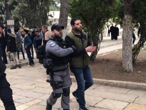 الاحتلال يقتحم الأقصى: اعتقالات وإصابات بالقدس