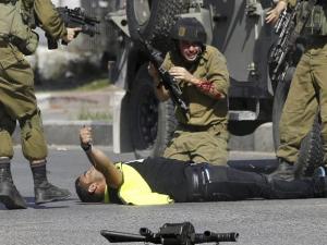 تقرير "إسرائيلي": نيابة الاحتلال تسمح للجنود بإعدام الفلسطينيين