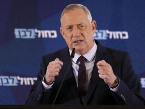 غانتس يمنع المستوطنين من التملك في الضفة
