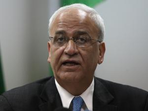 عريقات يسلّم بوتفليقة رسالة من الرئيس عباس
