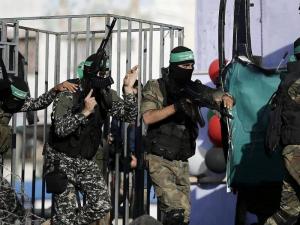 وسطاء دوليون يبدأون اتصالات لإبرام صفقة تبادل بين حماس وإسرائيل