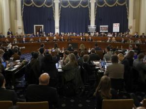 النواب الأميركي يصوت على توجيه اتهام لترامب تمهيدا لعزله
