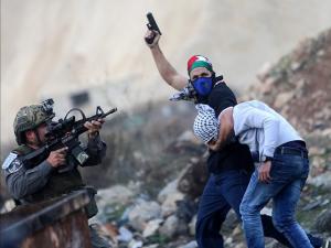 مستعربون يختطفون أسيرا محررا من مخيم الدهشة