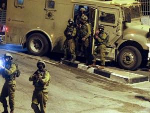 الاحتلال يعتقل مواطنين بالضفة بينهم قيادي في حماس