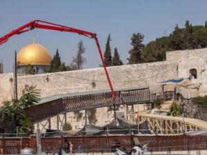أكثر من 100 حفرية إسرائيلية أسفل القدس والأقصى