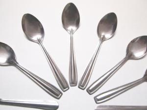 ملعقة الكرتونية