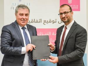 بنك فلسطين يوقع اتفاقية شراكة إبداعية مع مؤسسة النيزك لتعزيز الإبتكار لدى الشباب والأطفال في فلسطين