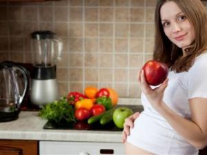 فواكه على المرأة الحامل تناولها