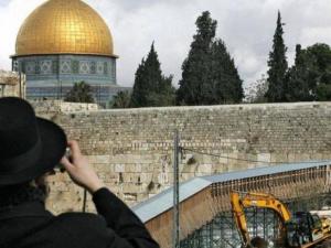 حنا عيسى يحذر: هناك مخطط إسرائيلي لتحويل القدس لمدينة يهودية مركزية
