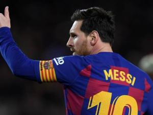 في خضم الأزمة.. رئيس برشلونة يتحدث عن "رحيل ميسي"