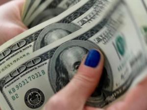 انخفاض سعر صرف الدولار الأمريكي