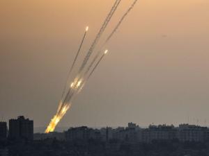 موقع عبري: يجب إحداث دمار كبير في غزة ردًا على الصواريخ
