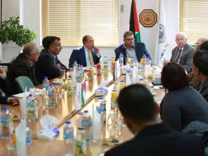 جامعة القدس تبحث ربط مخرجات التعليم بخطوط الإنتاج الفلسطينية