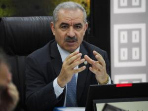 اشتيه يؤكد على مساعي لصرف راتب كامل للموظفين ويعلن صرف علاوة المعلمين