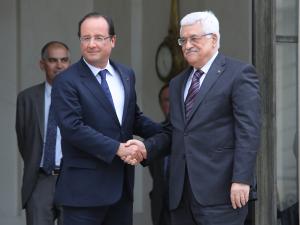 الرئيس لنظيره الفرنسي: نحن إلى جانبكم 