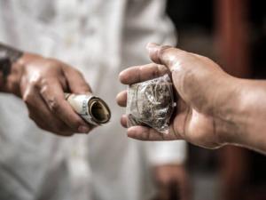 الحبس 10 سنوات وغرامة مالية لتاجر مخدرات برام الله
