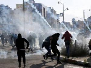 إصابة 40 فلسطينيا في مواجهات مع الاحتلال بالضفة
