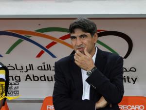 مدرب اتحاد جدة السعودي يهدد بالرحيل