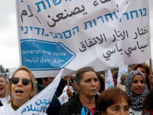 آلاف الإسرائيليّات يتظاهرن طلبًا للسلام
