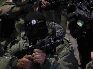 كتيبة جنين تحاصر منزلاً تجمع به جنود الاحتلال وتستهدفهم بالرصاص والعبوات والمقاومة تسقط طائرة درون