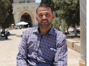 قوات الاحتلال تعتقل الصحفي طارق أبو زيد من منزله في نابلس