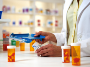 جولات تفتيشية على صيدليات جنوب الخليل