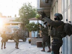 الاحتلال يعتقل 3 فلسطينيين في رام الله ونابلس