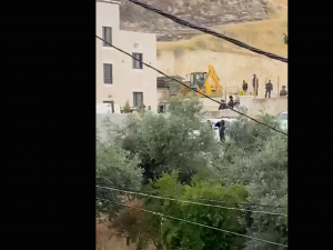 الاحتلال يشرع بهدم منشأة في بلدة العيسوية شرق القدس