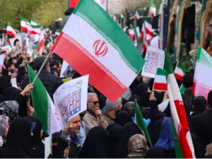 رئيس وزراء قطر إلى طهران وترامب يتوقع فتح هرمز قريباً