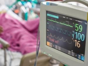 صحة رام الله تتسلم 15 جهاز تنفس اصطناعي من مؤسسات بريطانية