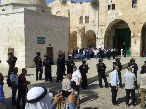 مستوطنون يقتحمون المسجد الأقصى