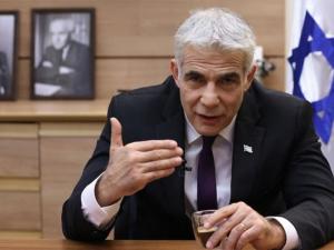 "لبيد" يترأس اجتماعًا طارئًا لتدارس سبل وقف عمليات المقاومة