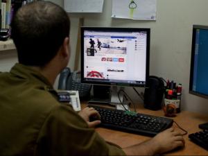 شكاوى إسرائيلية تدفع فيسبوك وتويتر لإغلاق حسابات حماس