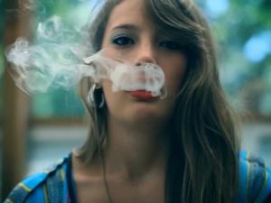 تدخين الحوامل يصيب المواليد بانفصام الشخصية