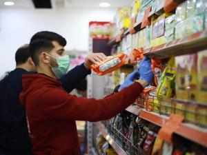 غضب بالضفة رفضًا لرفع نسبة الضرائب على السلع والمواد التموينية