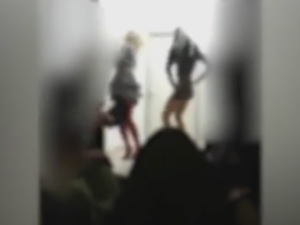 ملابس نسائية