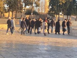 اقتحام المسجد الأقصى وضباط يداهمون المصلى المرواني