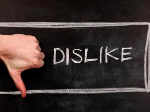 فيسبوك: 10 ضغطات "Dislike" ستؤدي لحذف منشورك