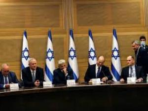 أعضاء كنيست يطالبون غانتس بالتراجع عن قراره بشأن مؤسسات فلسطينية