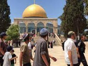 عشرات المستوطنين يقتحمون المسجد الأقصى