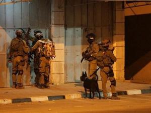 الاحتلال يشن حملة اعتقالات ومداهمات في الضفة