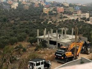 الاحتلال يهدم منزلا قيد الانشاء غرب سلفيت