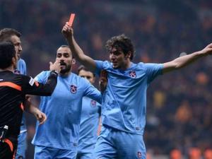طرد لاعب تركي أشهر بطاقة حمراء للحكم