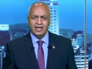 إعلامي مصري يبكي على الهواء مباشرة حزناً على فلسطين