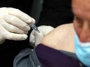 FDA تسمح بجرعة معززة من لقاحات كورونا لجميع البالغين